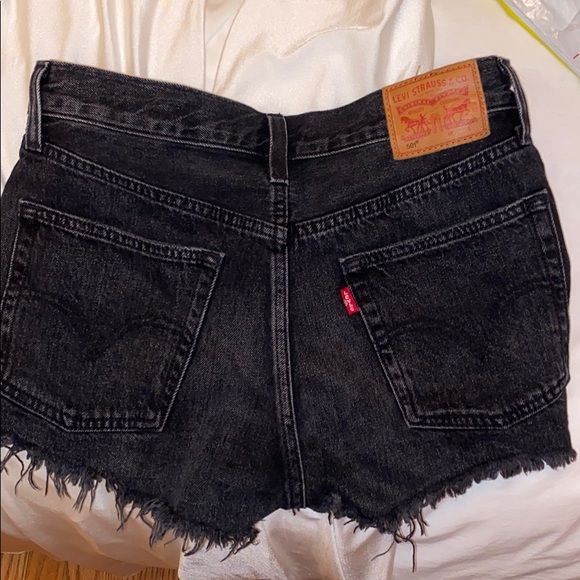 Levi 501 jean shorts - Picture 2 of 2